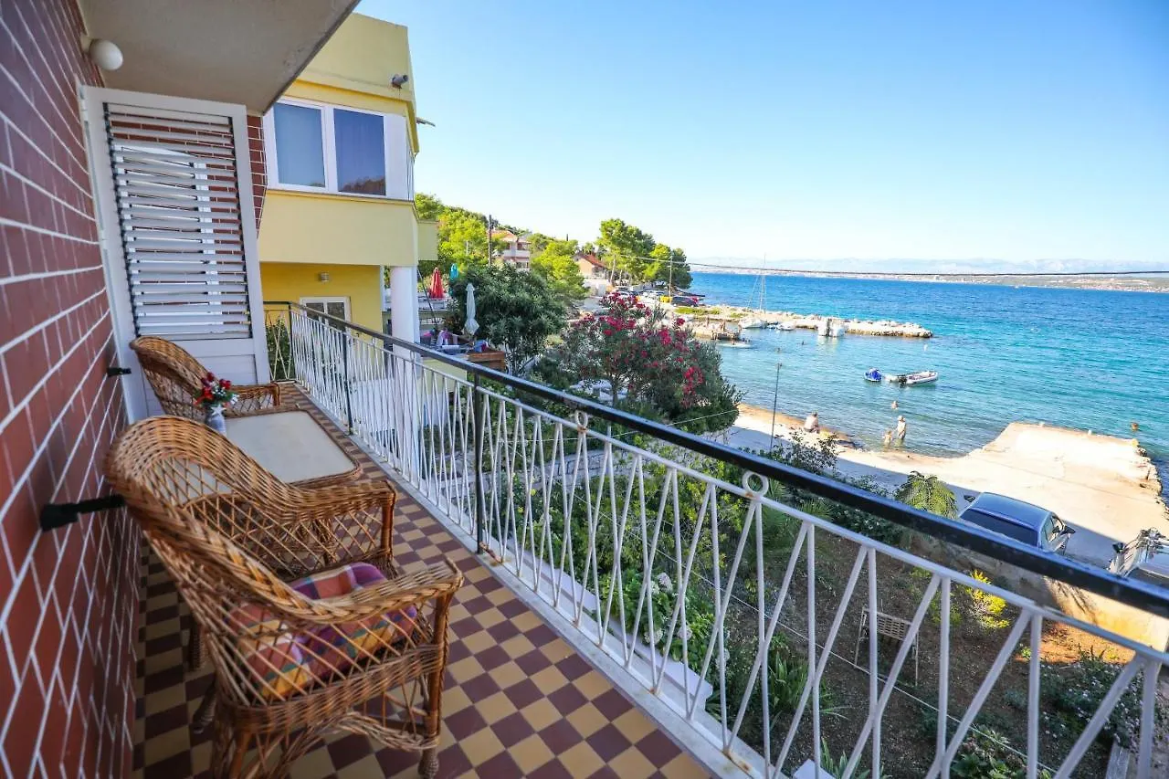 Beachfront 5Br Home Victoria Kukljica 0*,  Croatia