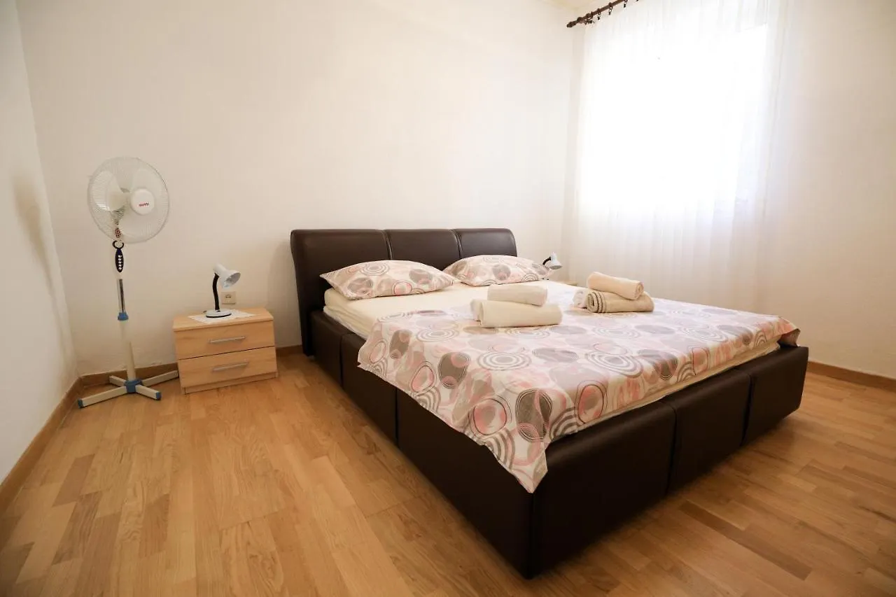 Beachfront 5Br Home Victoria Kukljica Croatia