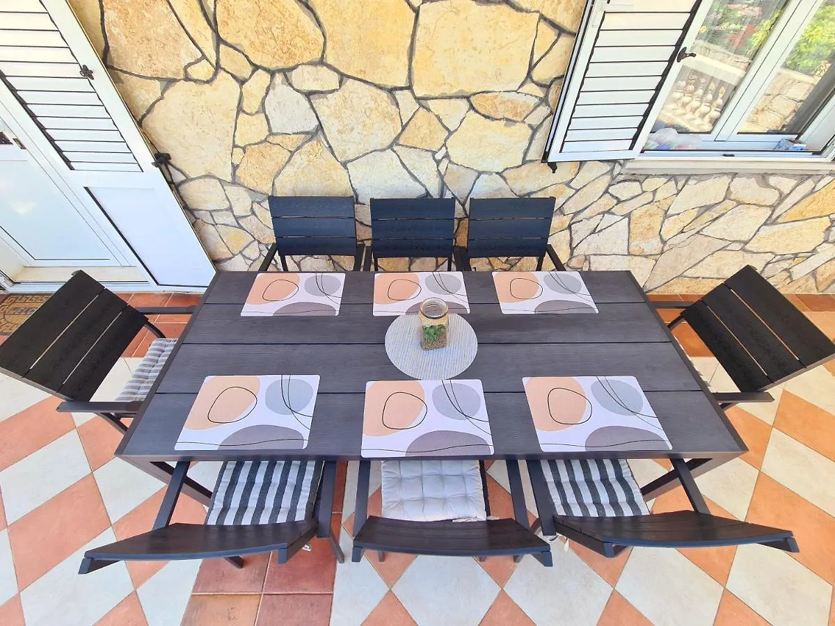 Holiday home Beachfront 5Br Home Victoria Kukljica