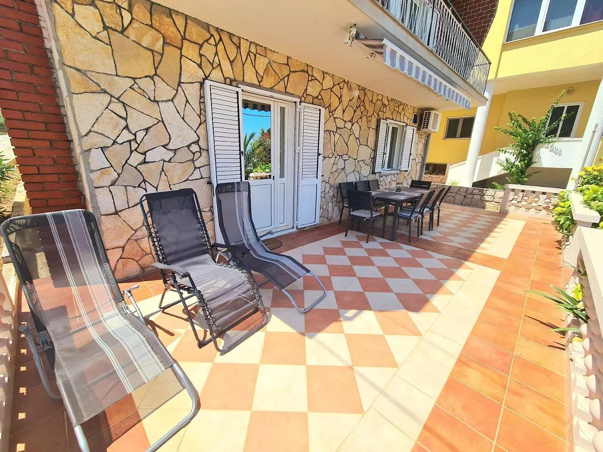 Beachfront 5Br Home Victoria Kukljica 0*,