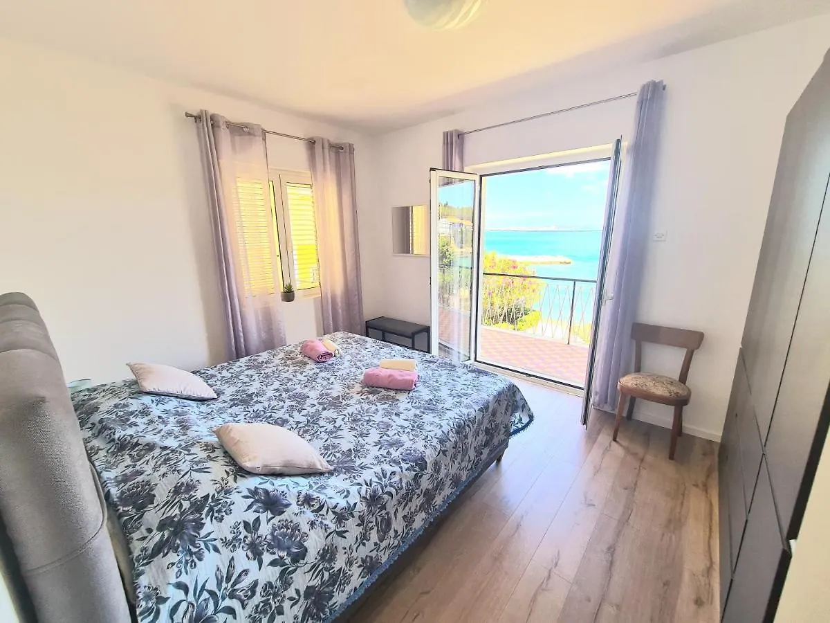Beachfront 5Br Home Victoria Kukljica 0*,