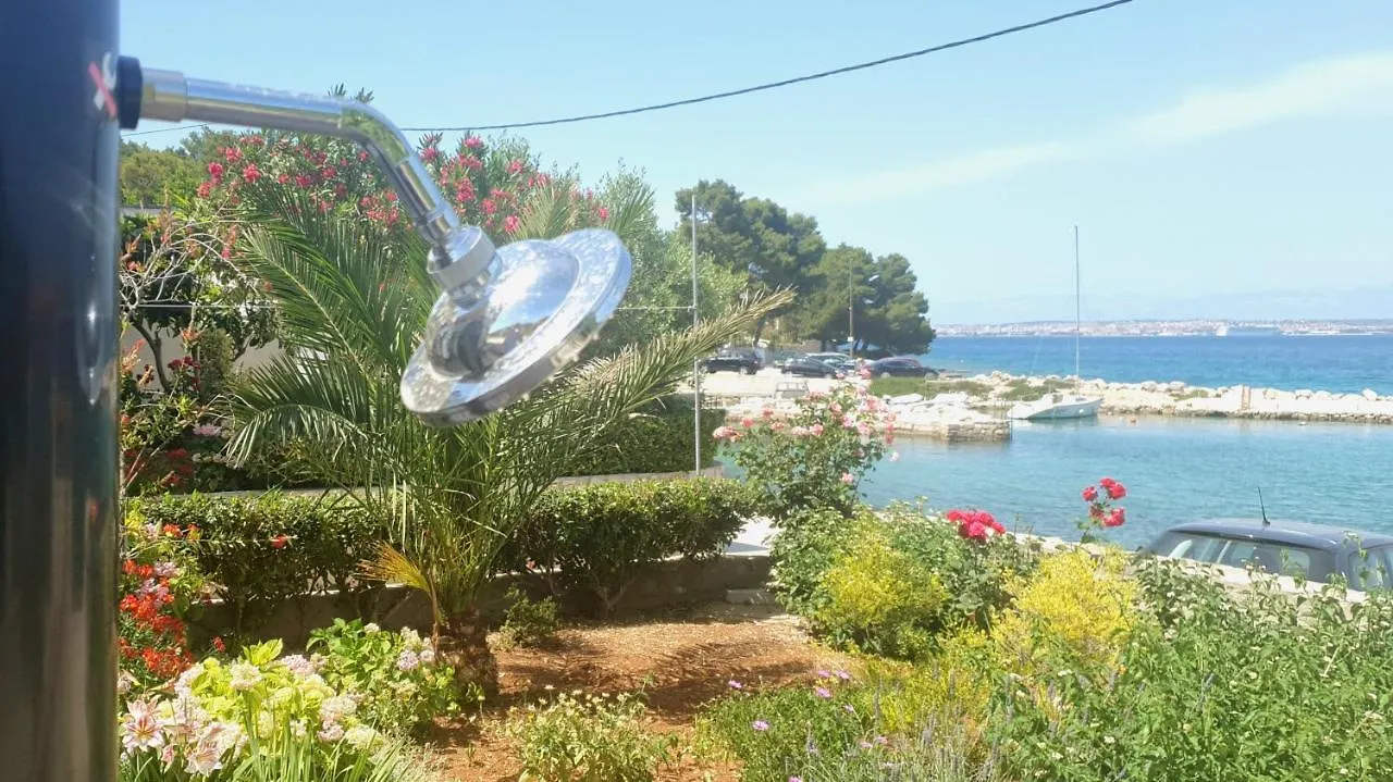 Holiday home Beachfront 5Br Home Victoria Kukljica