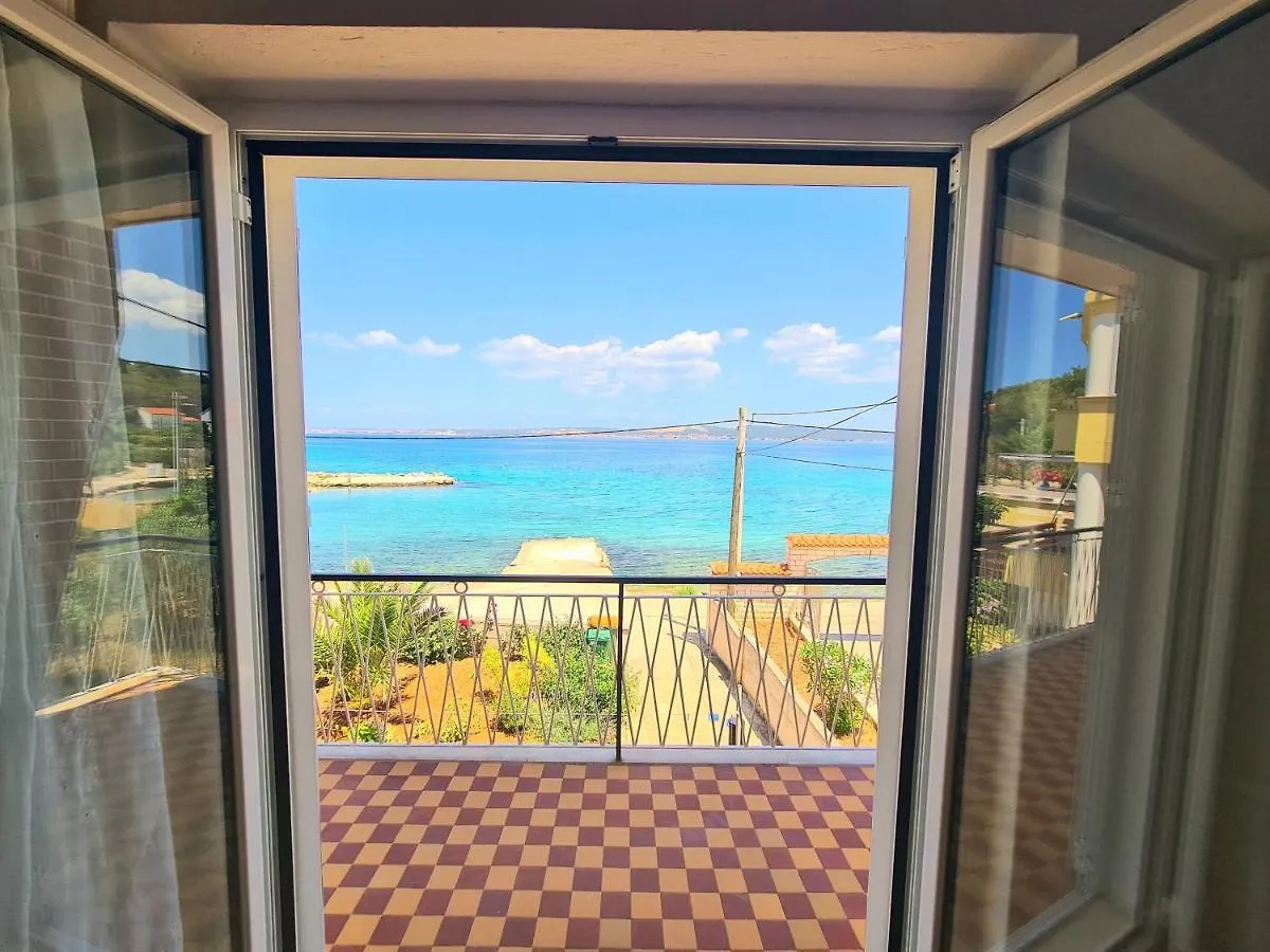 Beachfront 5Br Home Victoria Kukljica