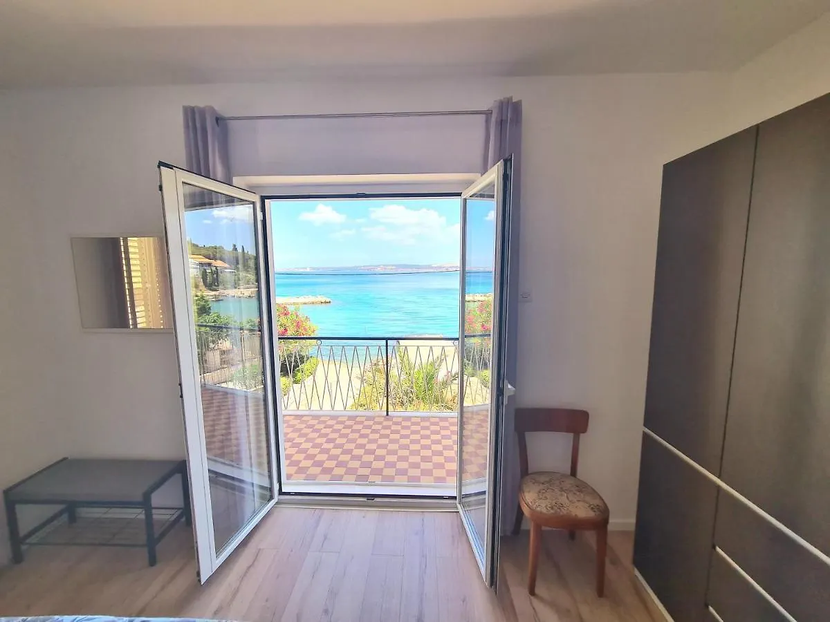 Beachfront 5Br Home Victoria Kukljica 0*,  Croatia