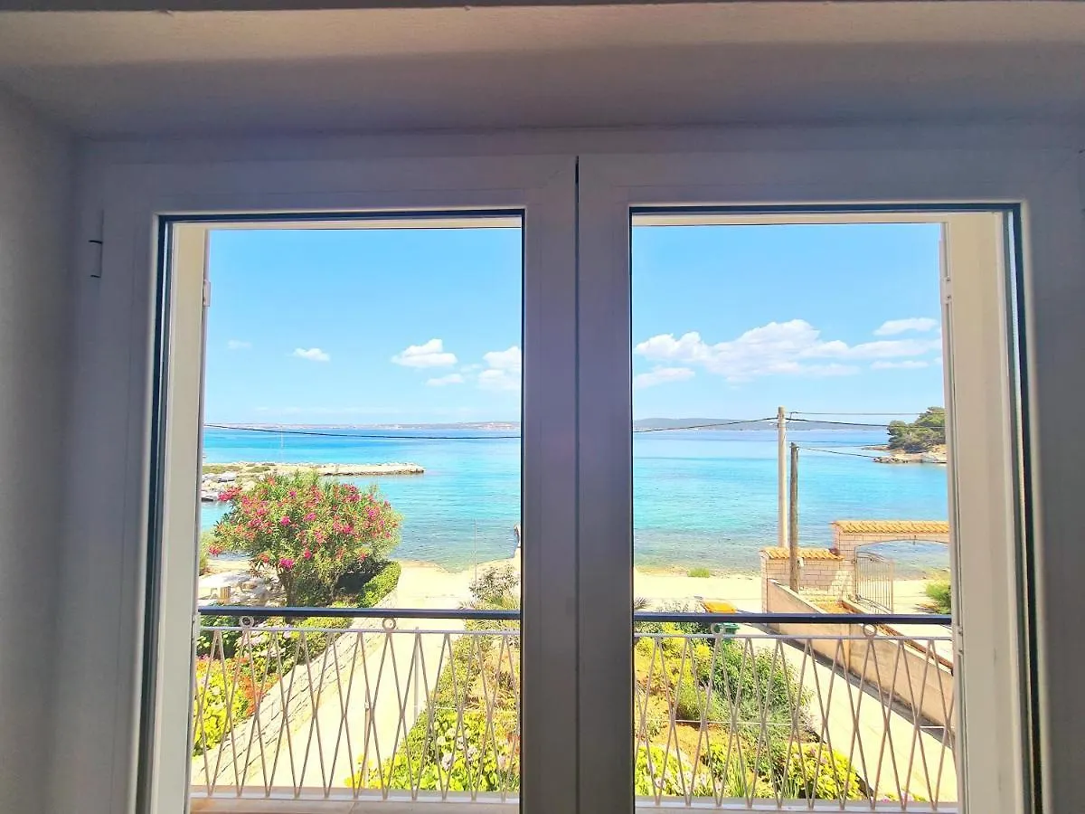 Holiday home Beachfront 5Br Home Victoria Kukljica