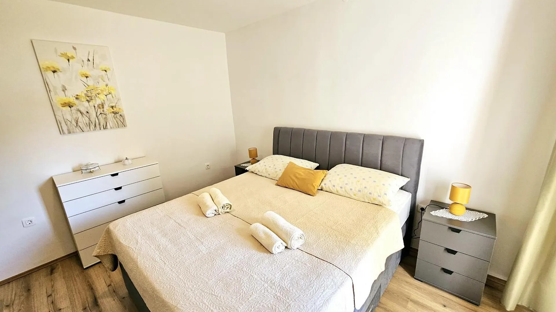 Holiday home Beachfront 5Br Home Victoria Kukljica
