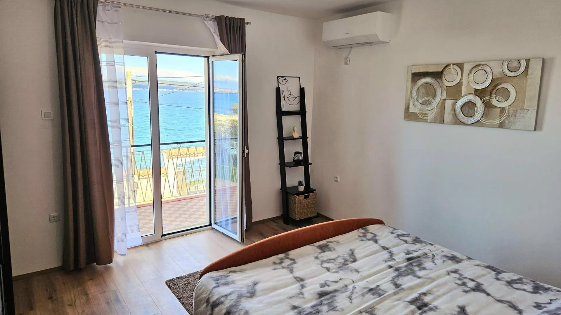 Holiday home Beachfront 5Br Home Victoria Kukljica